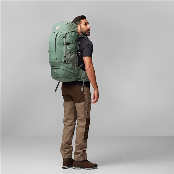 Fjällräven Abisko Trek 48 M/L Trekkingrucksack patina green hier im Fjällräven-Shop günstig online bestellen